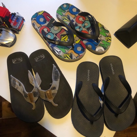 boys flip flops size 5